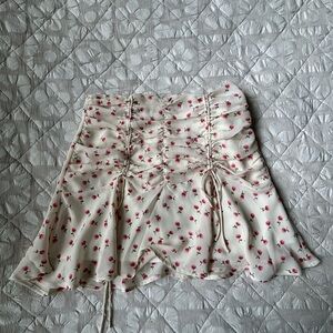 New Princess Polly white floral skirt. Size 8.